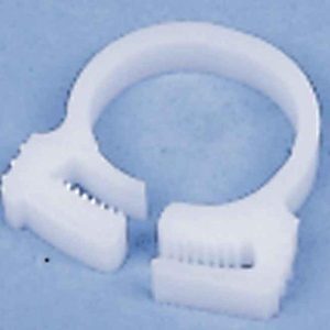 Plastična sponka za pritrditev na cev