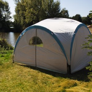 Stranske stene za paviljon "SAMOS" zaprte in z oknom