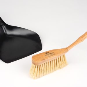 Holiday Potovalni komplet ročne krtače in zajemalke za prah, bambus