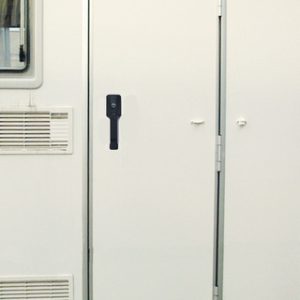 Montažna vrata za avtodome iz sistema 2000 - bela