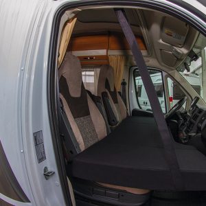 Dodatno ležišče CampSleep - ležišče za voznikovo kabino v avtodomu - levosučni pogon