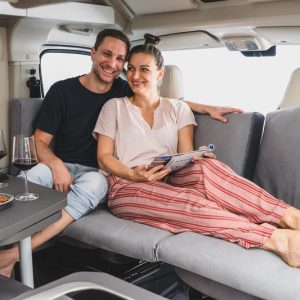 Dodatni kavč/klop za kabino vozila